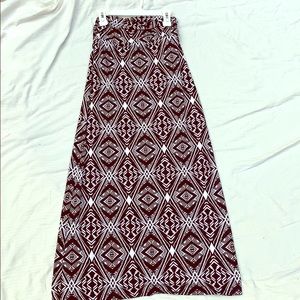 black and white patterned maxi skirt